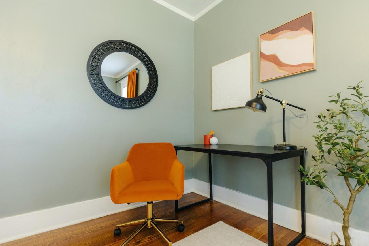 Holiday home Historic Revival 2br Midtown Free Parking Fast Wifi Free Parking Yes Pets *