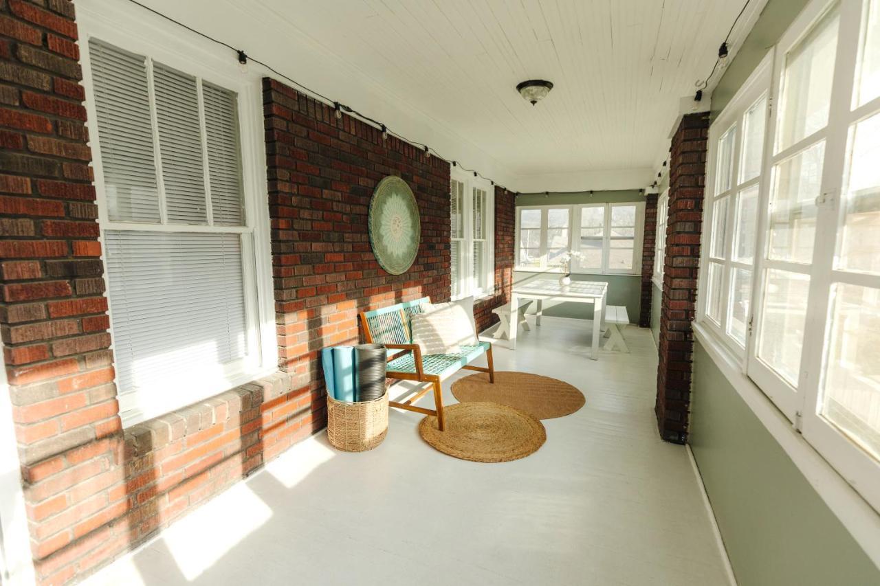 Holiday home Historic Revival 2br Midtown Free Parking Fast Wifi Free Parking Yes Pets *